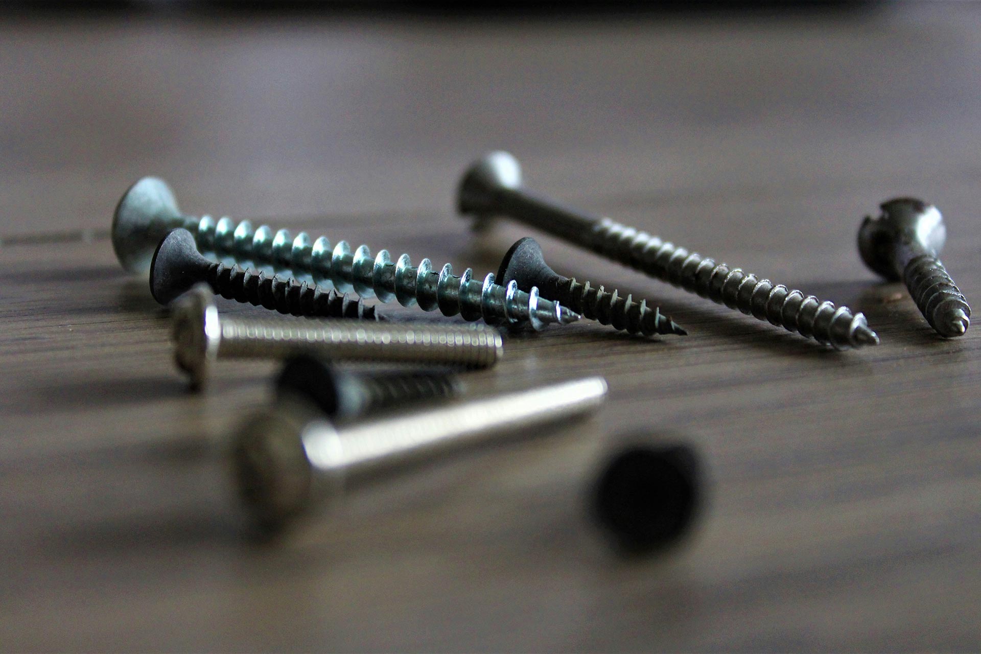 How to Choose the Right Screw or Nail for Wood, Brick, and Plasterboard